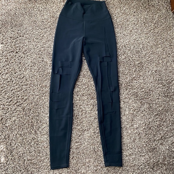 Alo Yoga High-Waist Ripped Warrior Legging - Picture 2 of 7